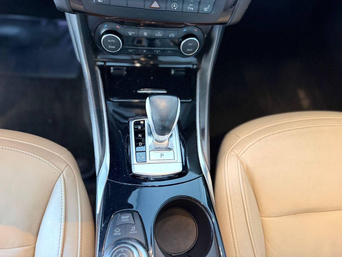 Infiniti Q30 2.2d Premium Tech Gallery White awd 170cv dct