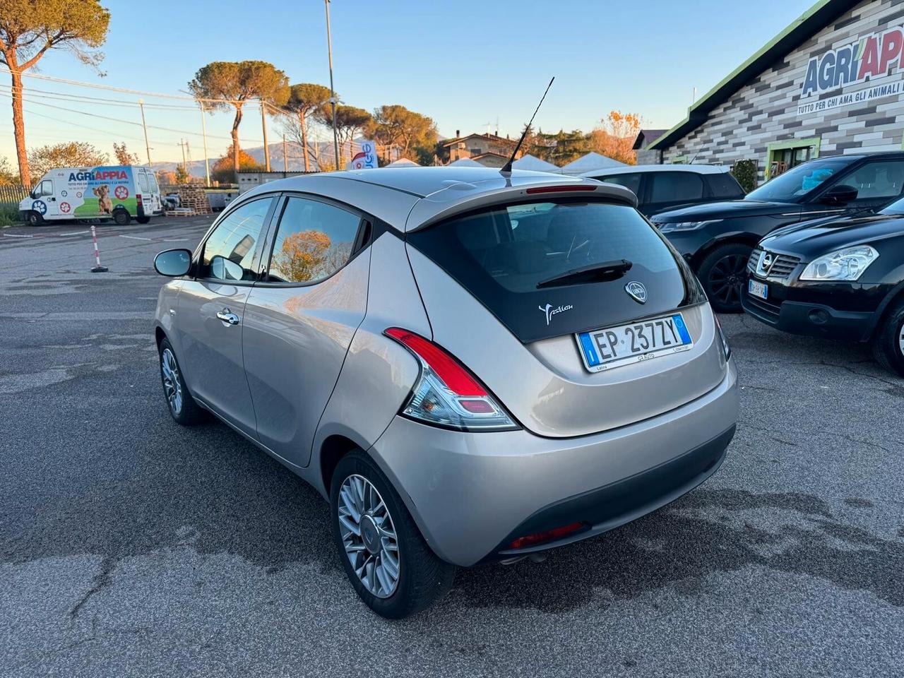 Lancia Ypsilon 1.2 69 CV 5p S&S Platinum 2013