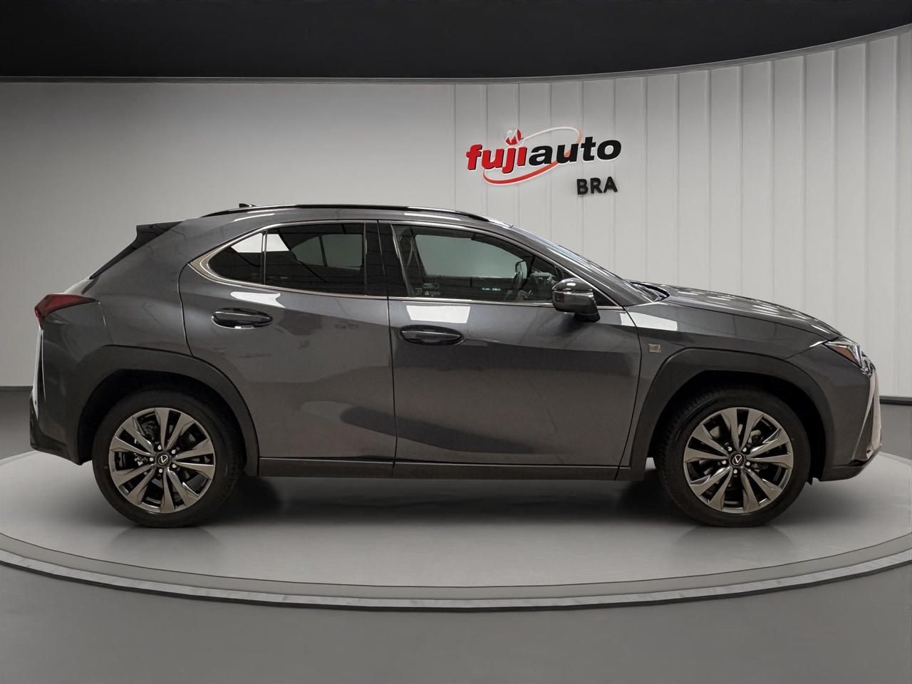 Lexus UX 300h 2.0 F-Design 4wd cvt