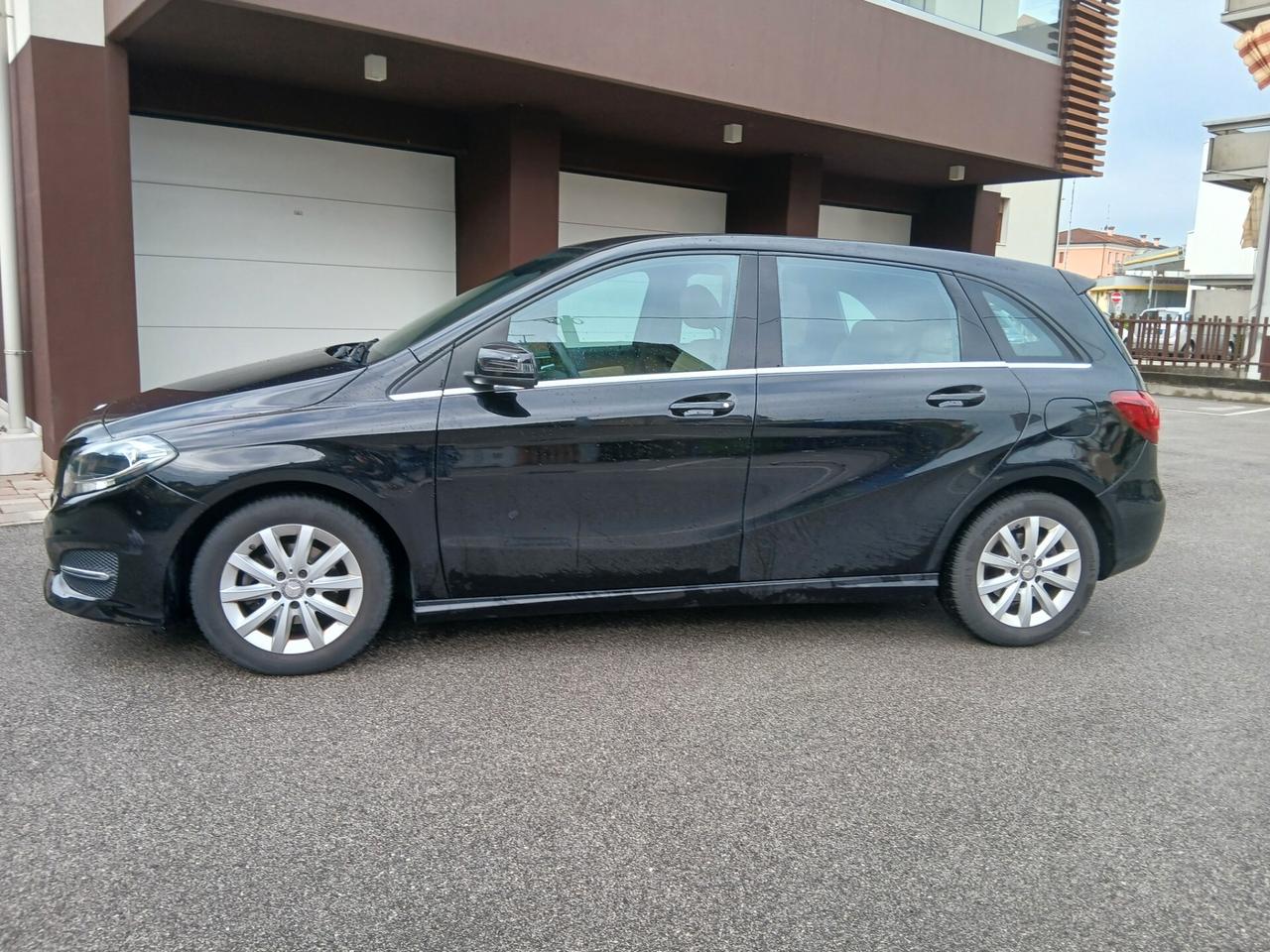 Mercedes-benz B 180 d Executive tua a € 169 mese