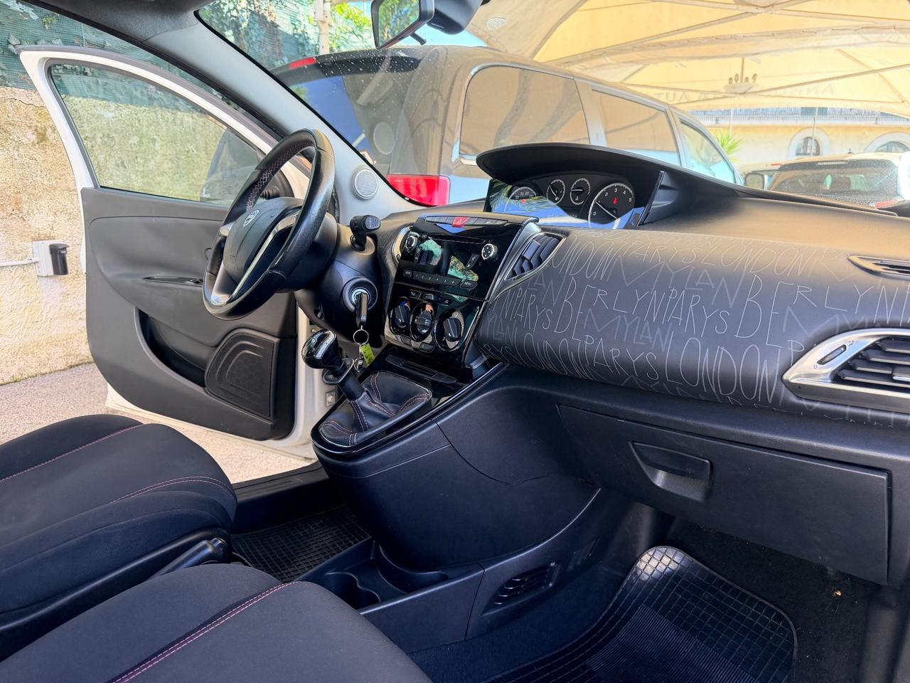 Lancia Ypsilon 1.2 69 CV 5 porte