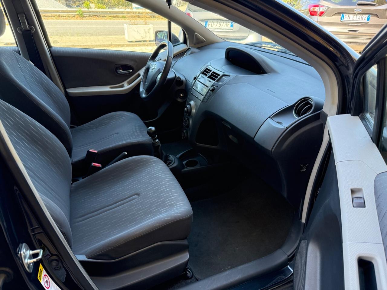 Toyota Yaris 5 porte benzina