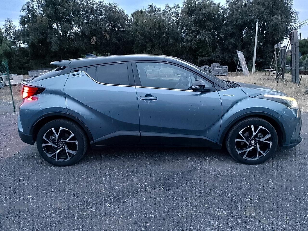 Toyota C-HR ibrida 2000 cc batterie piu grandi