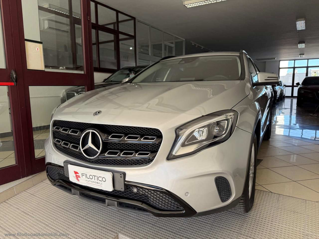 MERCEDES-BENZ GLA 180 d Automatic Business FARI LED - PACK SERIE SPECIALE