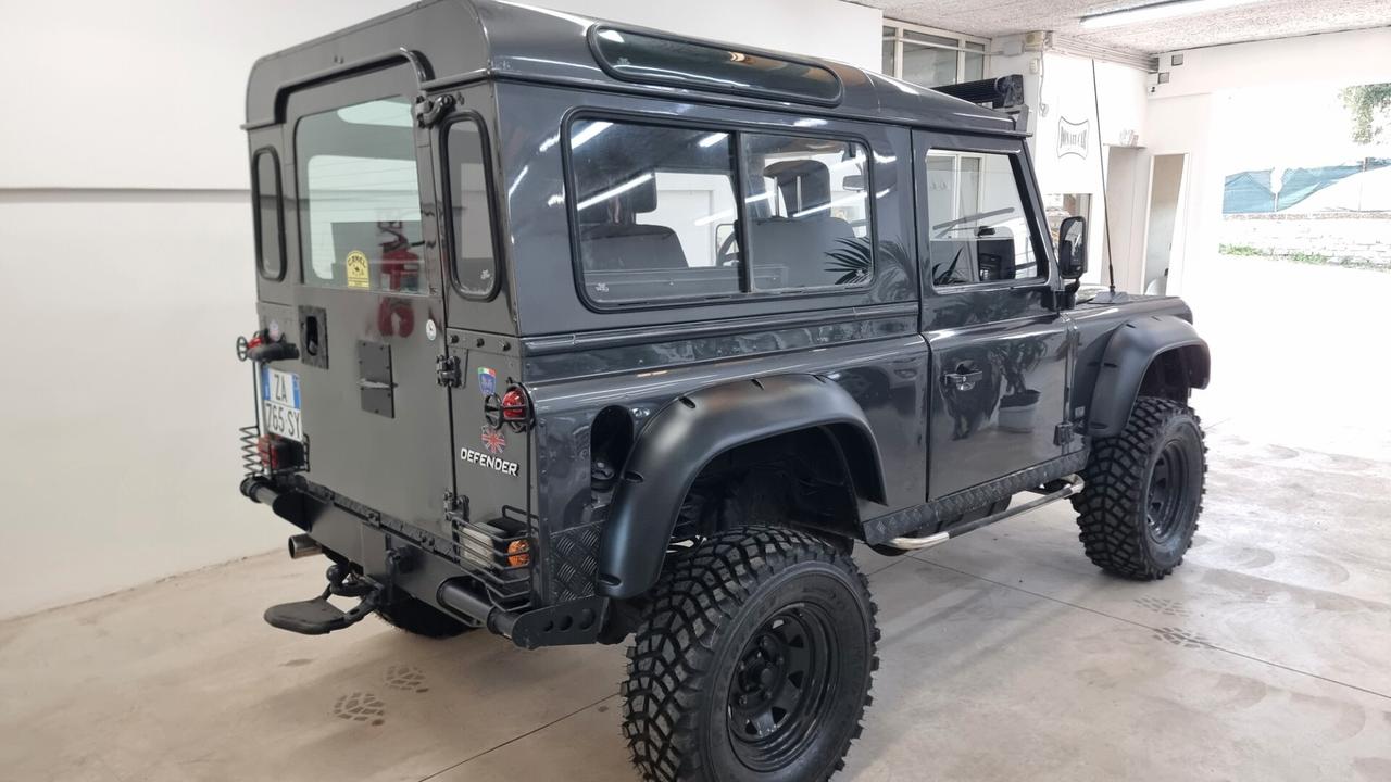 Land Rover Defender