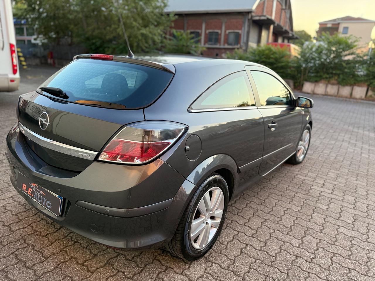Opel Astra GTC 1.7 CDTI 125CV 3 porte Cosmo