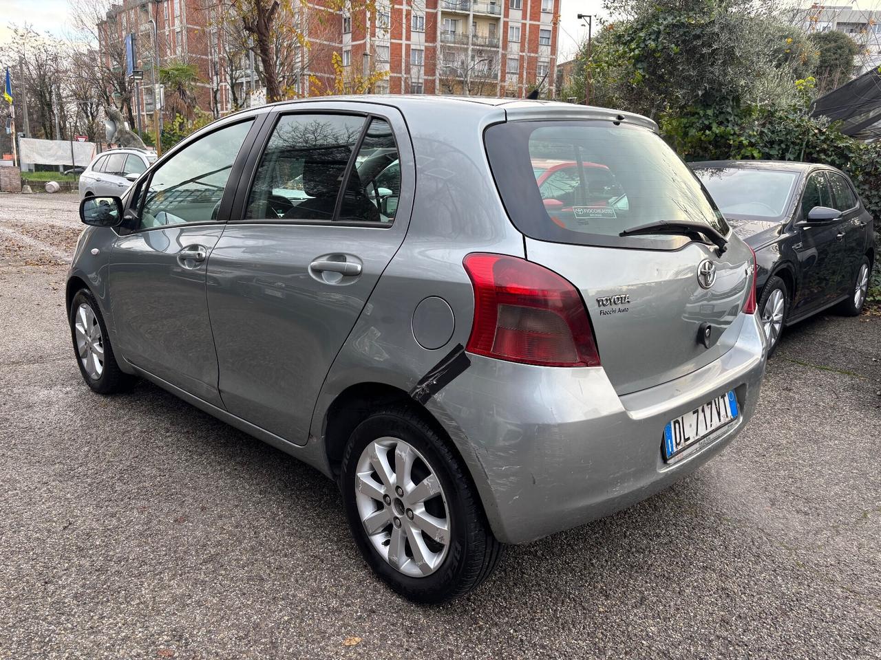 Toyota Yaris 1.3 5 porte sol OK NEOPATENTATI