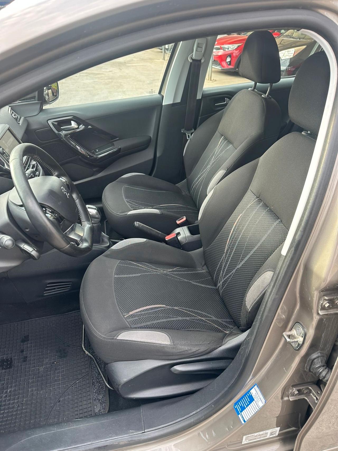 Peugeot 208 1.4 HDi 68 CV 5 porte Business