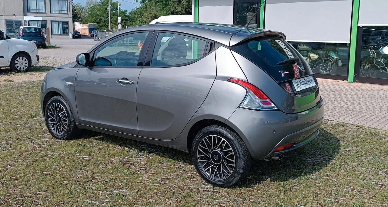 Lancia Ypsilon 1.2 69 CV 5 porte Platinum