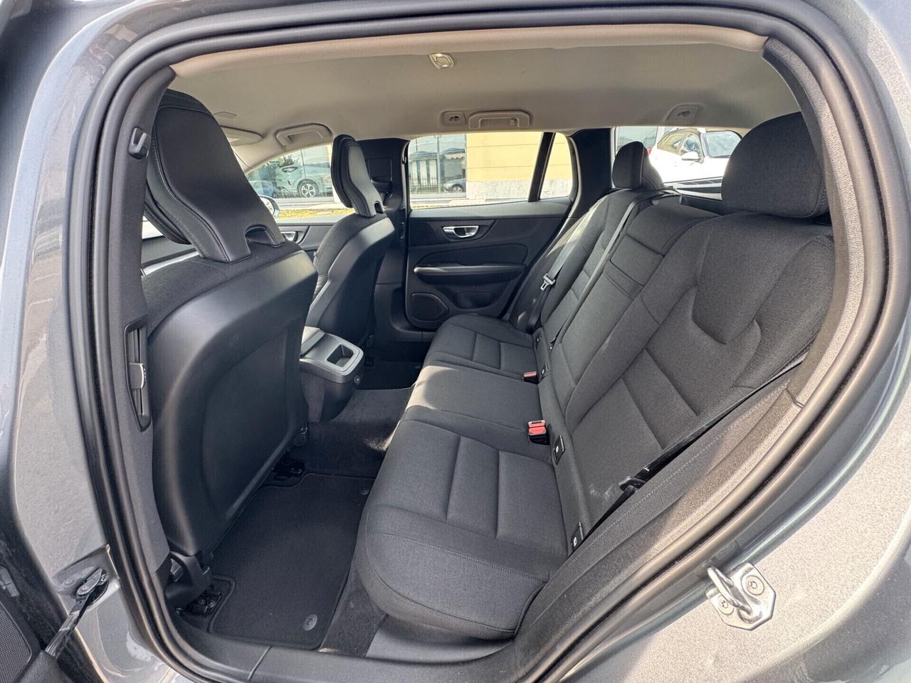 Volvo V60 B4 (Diesel/Hybrid) Momentum Business