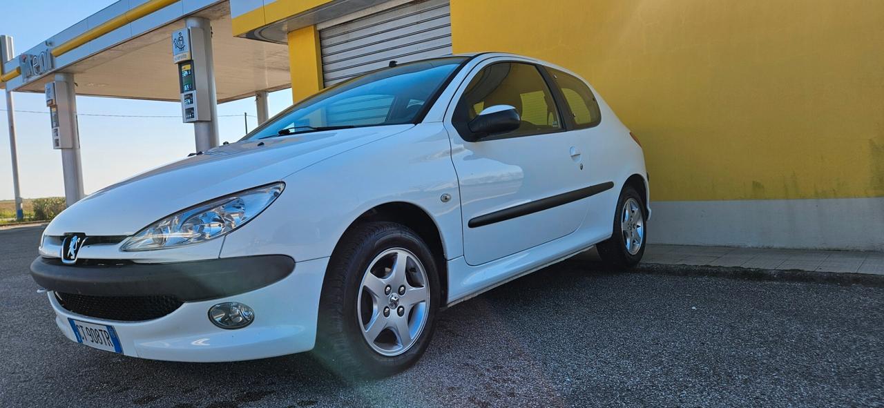 Peugeot 206 1.1 3p. XT