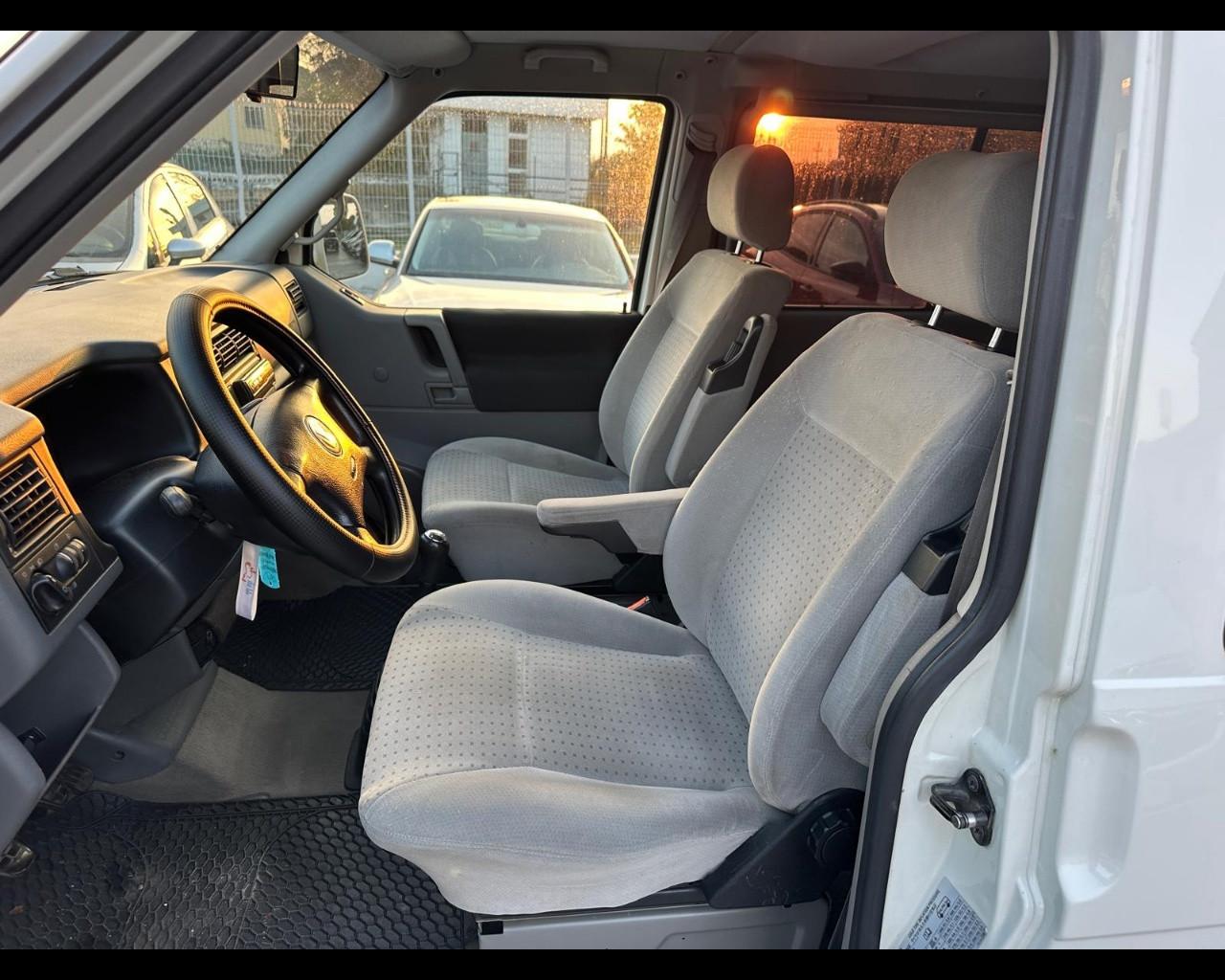 VOLKSWAGEN Transporter 4ª s. - Transp. 2.5 TDI/150CV cat Multivan