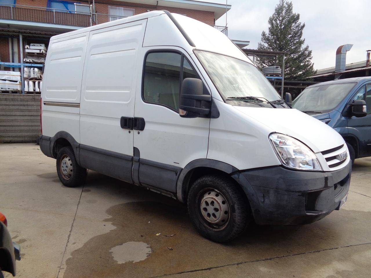 Iveco Daily 35S12P 2.3 Hpi PL Cabinato