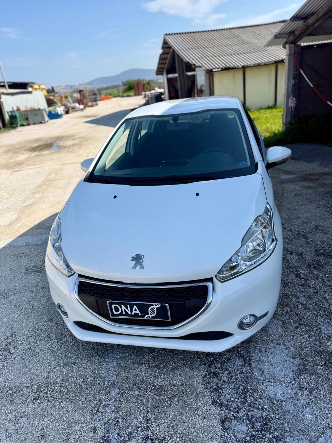 Peugeot 208 1.2 benzina 70 milaKM Neopatentati