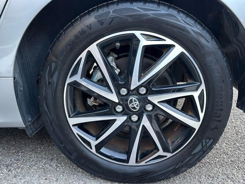 Toyota Yaris Hybrid Trend MY22
