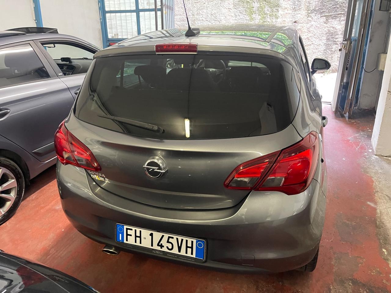 Opel Corsa 1.2 5 porte b-Color