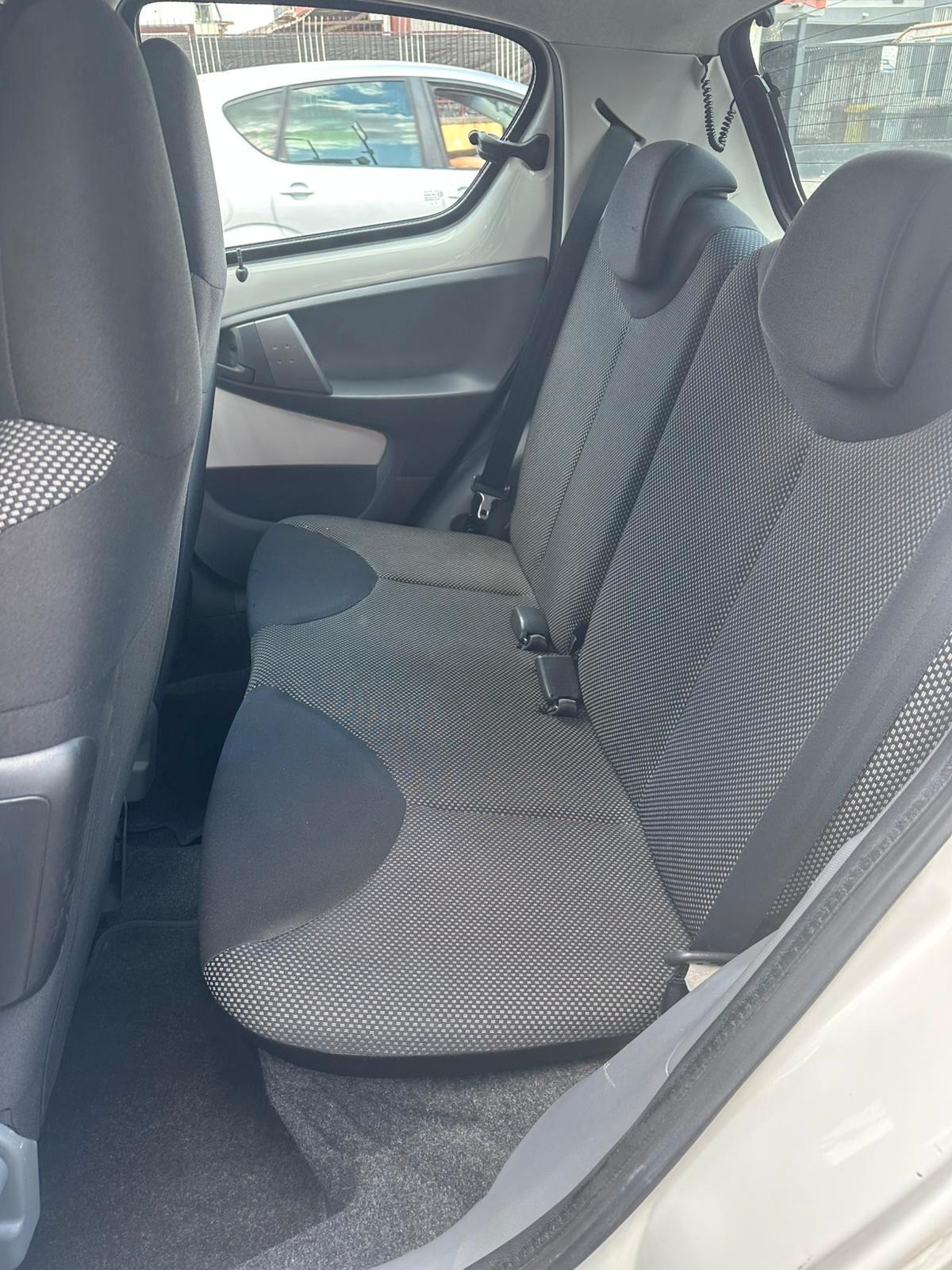 Toyota Aygo 1.0 12V VVT-i 5 porte Deep Ocean Connect