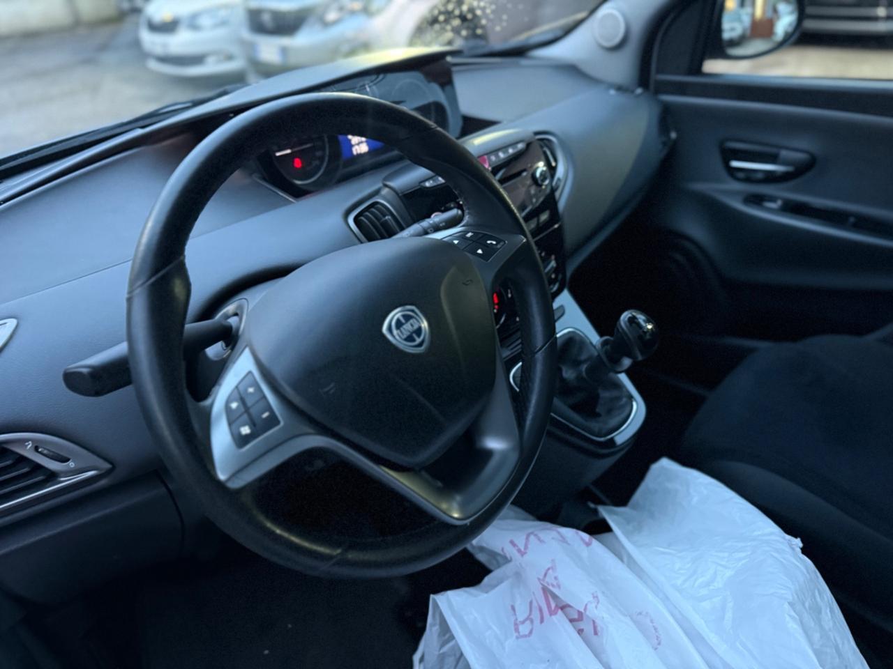 Lancia Ypsilon 1.2 69 CV Platinum Tetto + vernice bicolore