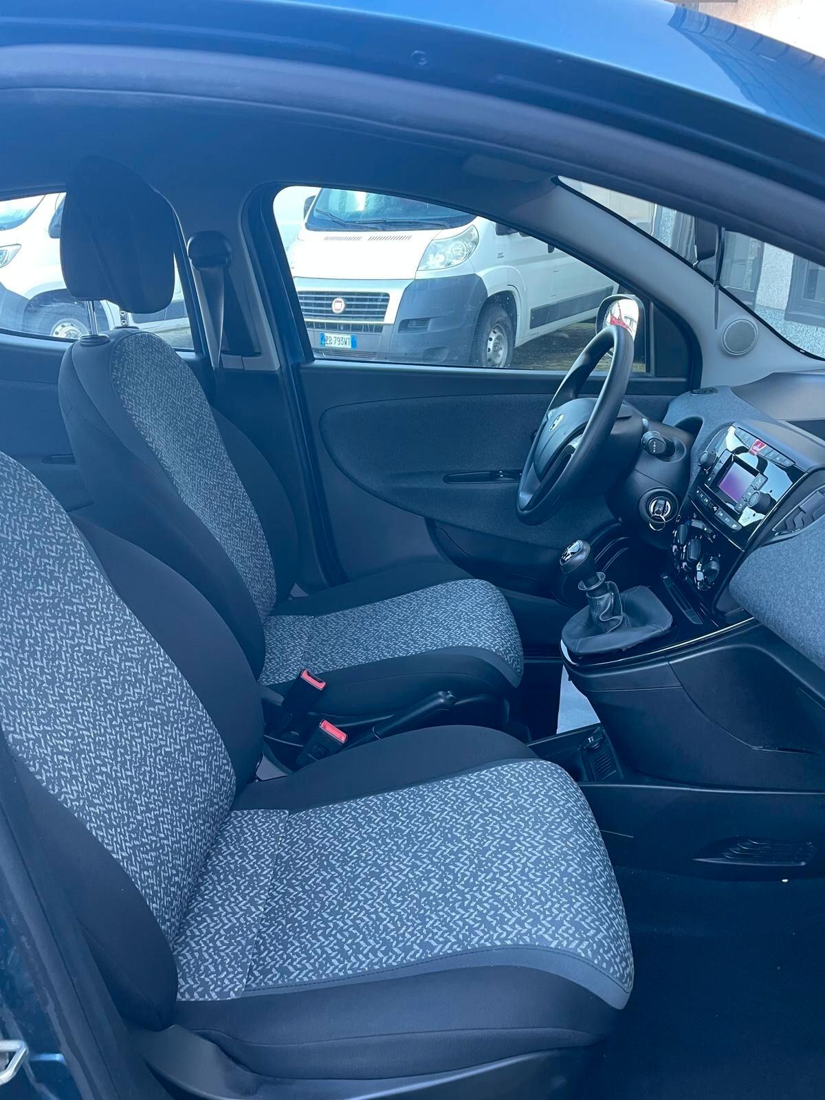 Lancia Ypsilon 1.0 FireFly 5 porte S&S Hybrid Silver Plus