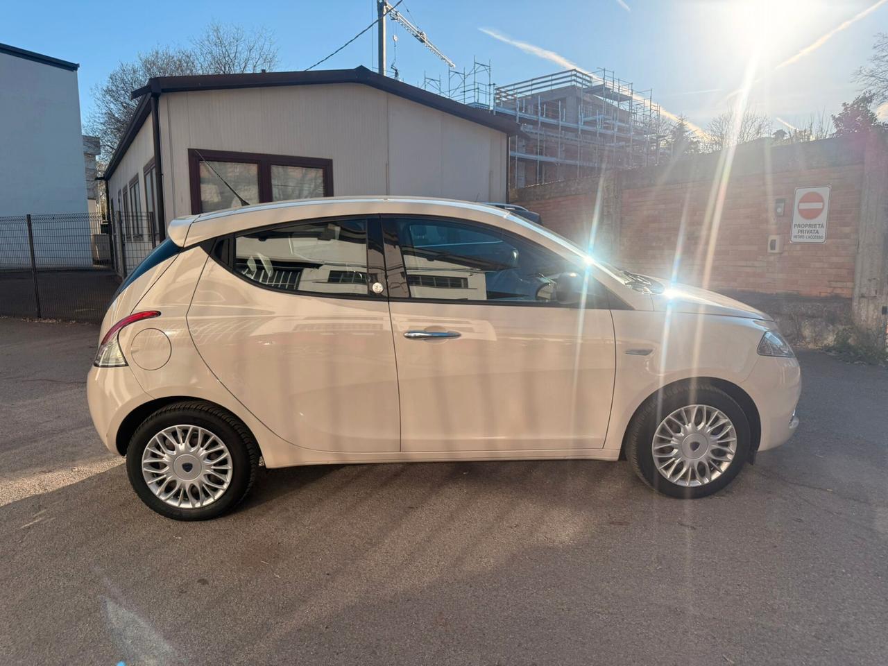 Lancia Ypsilon 1.2 69 CV 5 porte GPL Ecochic Silver
