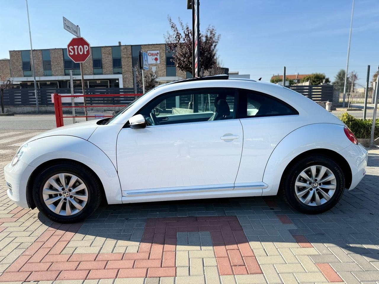 Volkswagen Maggiolino 1.6TDI 105CV TETTO APRIBILE