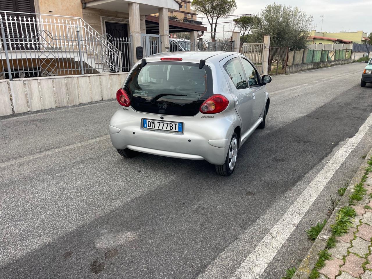 Toyota Aygo 1.0 12V VVT-i 5 porte Sol