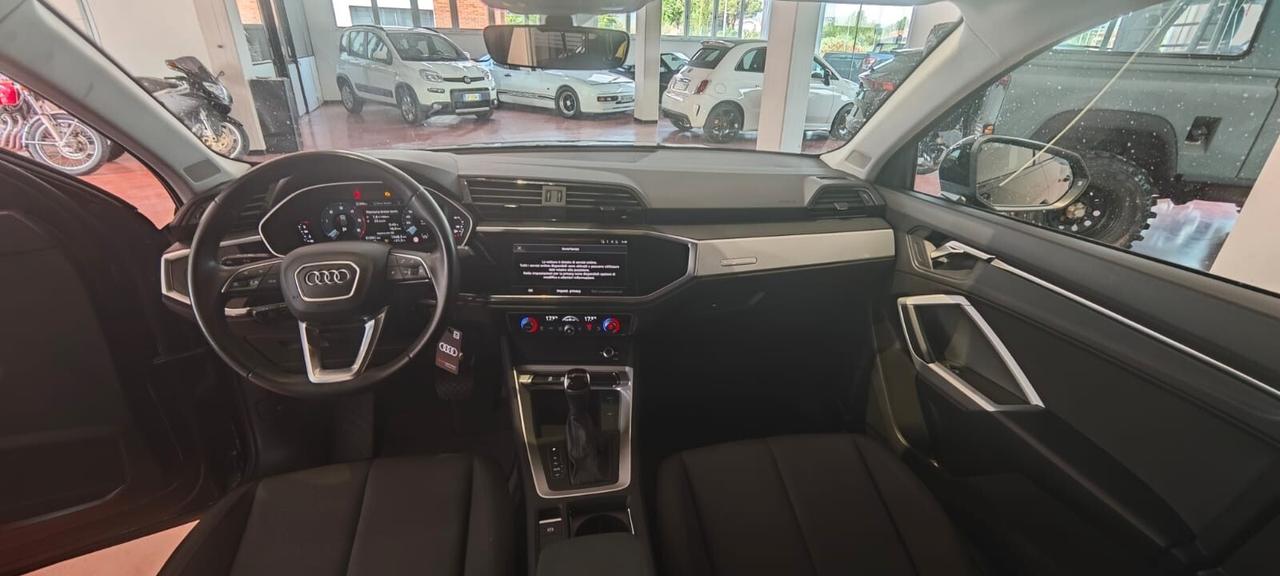 Audi Q3 35 TDI S tronic Identity Black