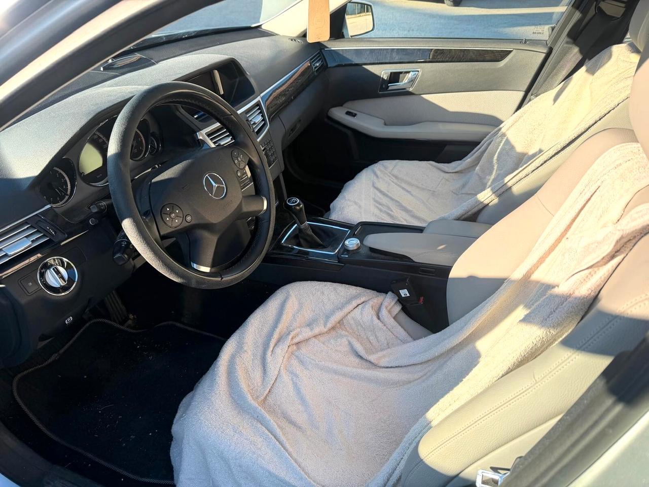 Mercedes-benz E 220 CDI BlueEFFICIENCY Avantgarde