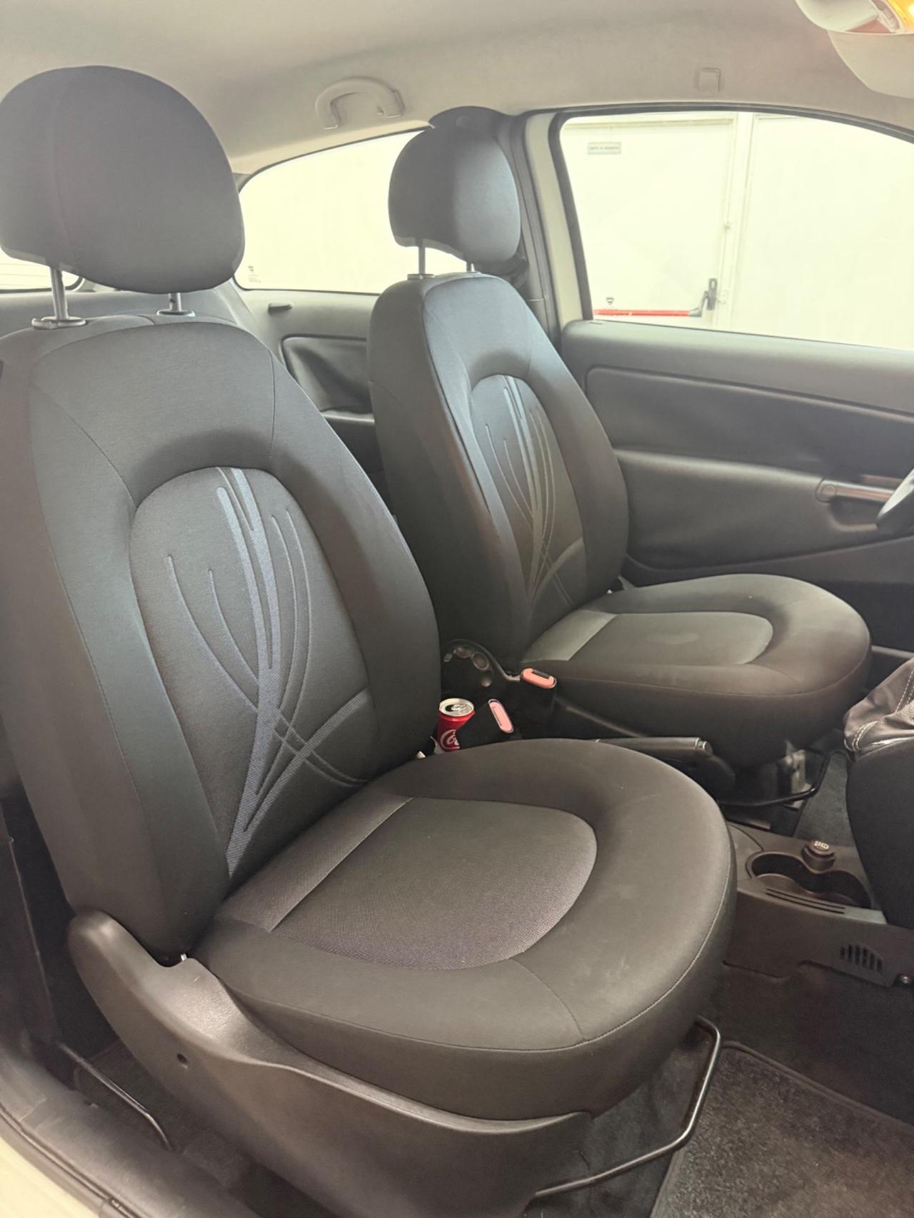 Lancia Ypsilon 1.2 69 CV Unyca