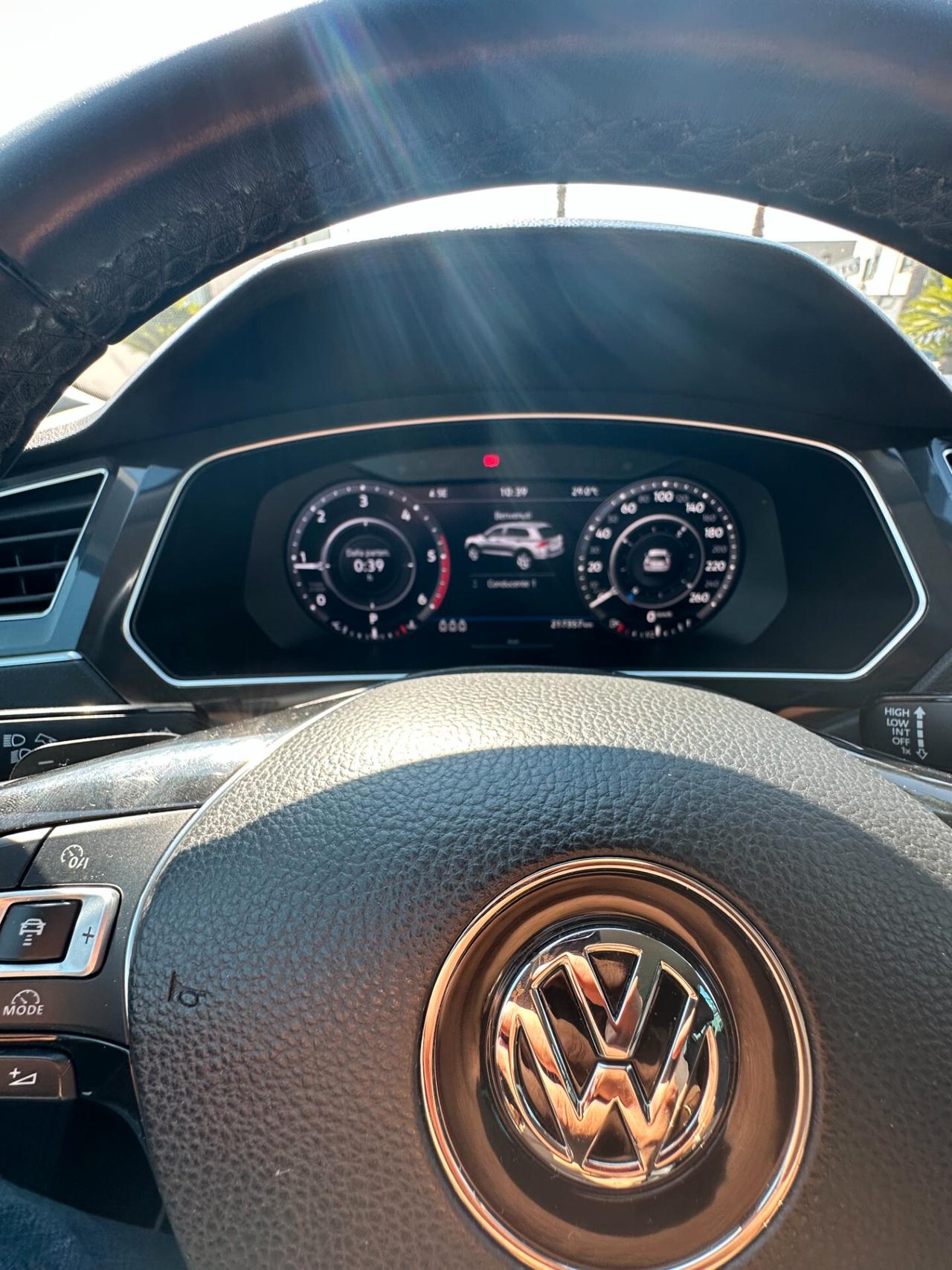 Volkswagen Tiguan 2.0 TDI SCR DSG Business BlueMotion Technology R-LINE