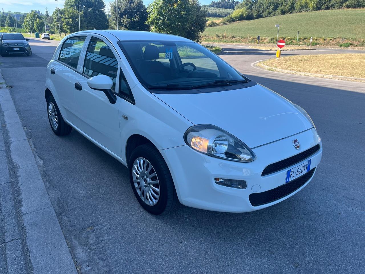 Fiat Punto 2017 1.4 8V 5 porte Natural Power Street