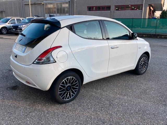 Lancia Ypsilon 1.0 FireFly 5 porte S&S Hybrid Platino