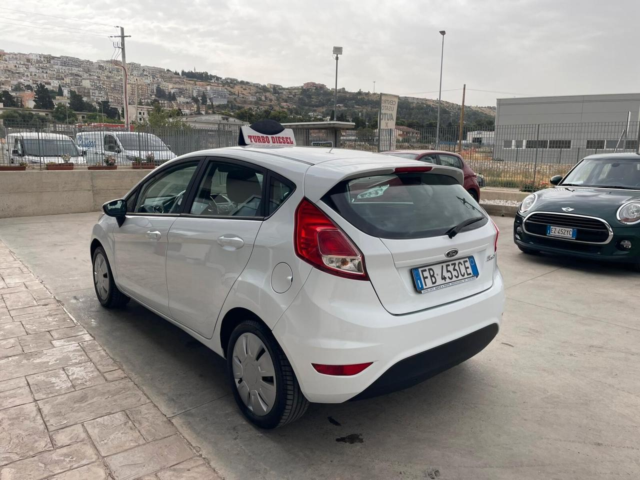 Ford Fiesta 1.2 5 porte Black & White Edition neopatentati