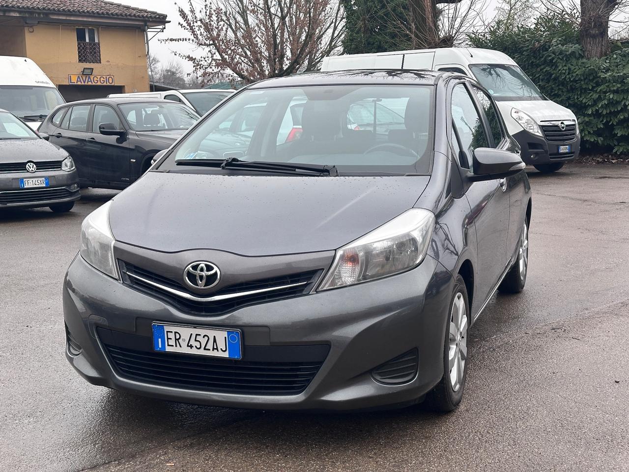 Toyota Yaris 1.0 5 porte Lounge Neopatentati