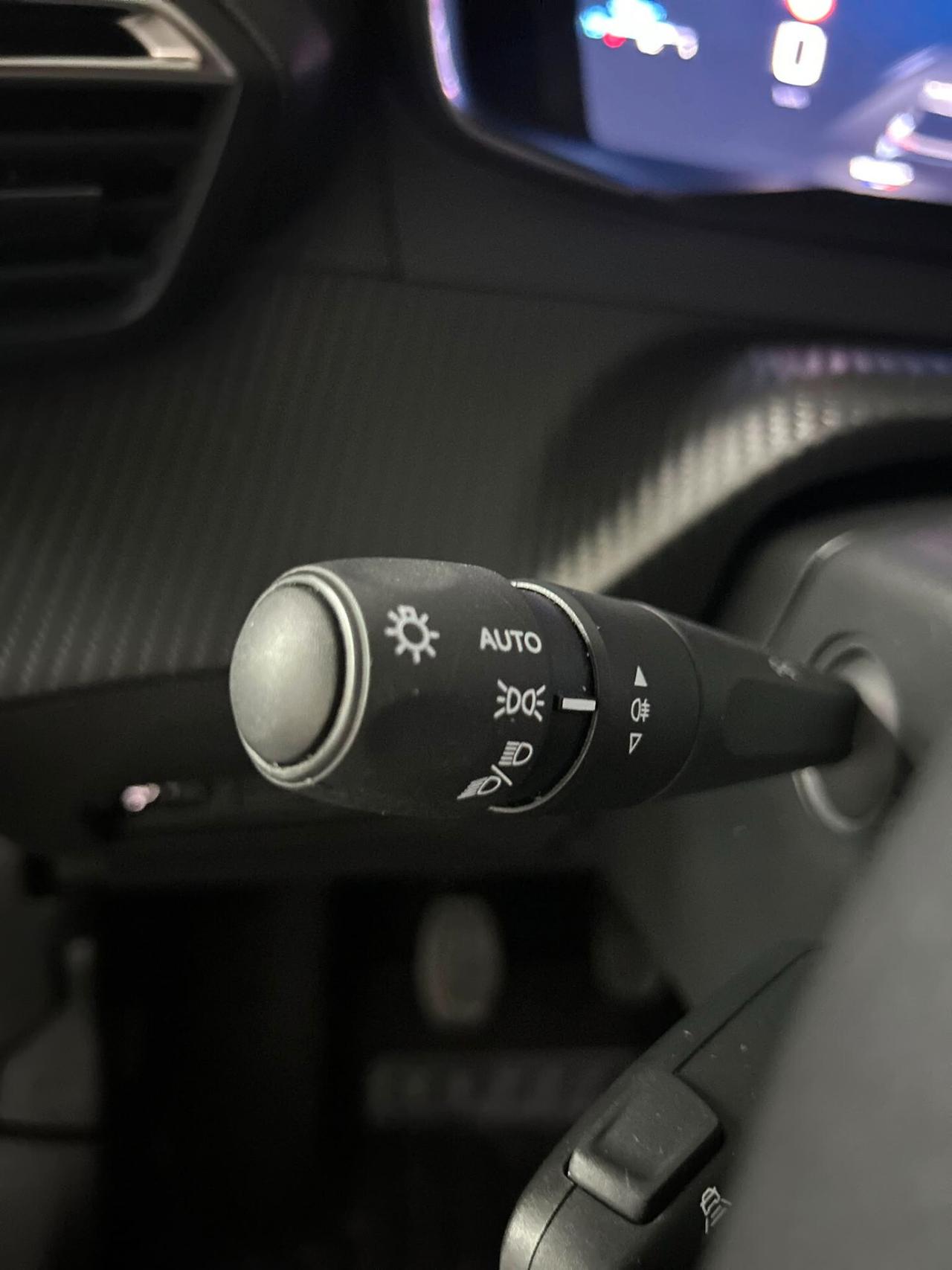 Peugeot 2008 PureTech 1.2 Benzina 100 cv S&S Allure