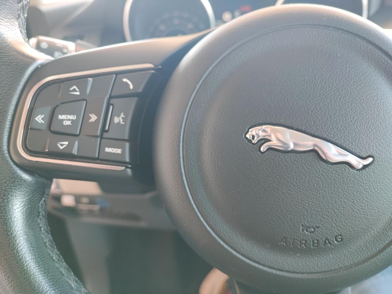 Jaguar E-Pace 2.0 AWD aut. R-Dynamic HSE
