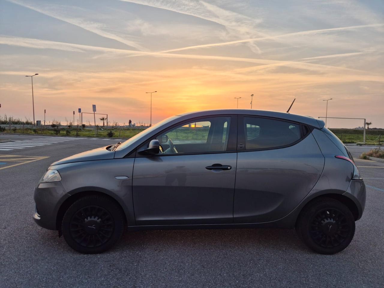 Lancia Ypsilon 1.0 FireFly 5 porte S&S Hybrid Ecochic Gold