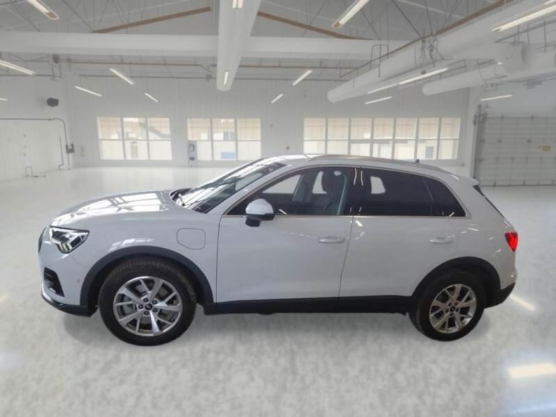Audi Q3 45 TFSI e S tronic Business