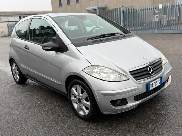 Mercedes-benz A 150 Coupé Elegance adatta a neopatentati