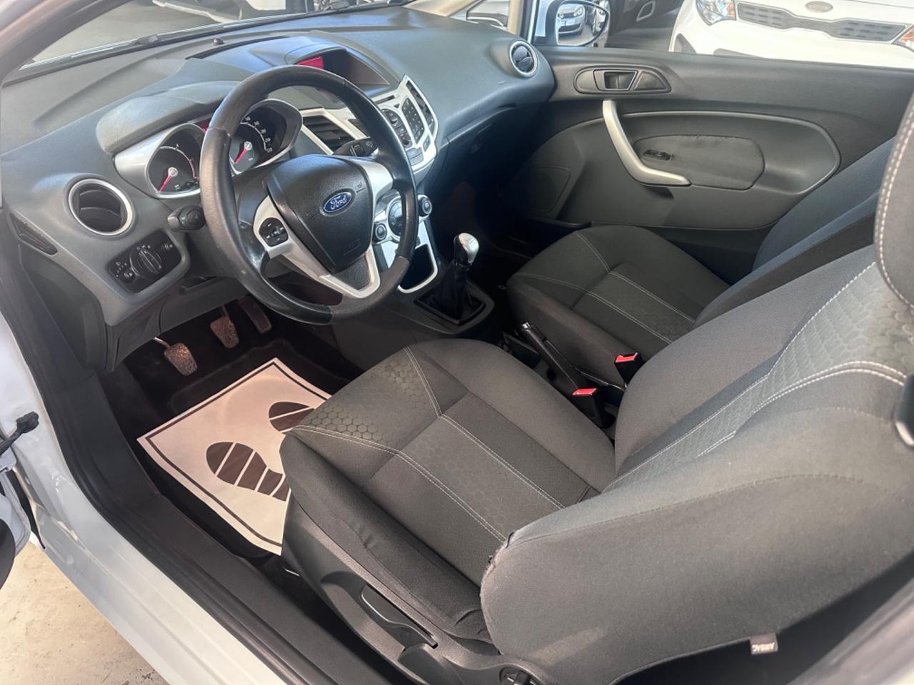 Ford Fiesta 1.4 TDCi 70CV 3 porte Titanium