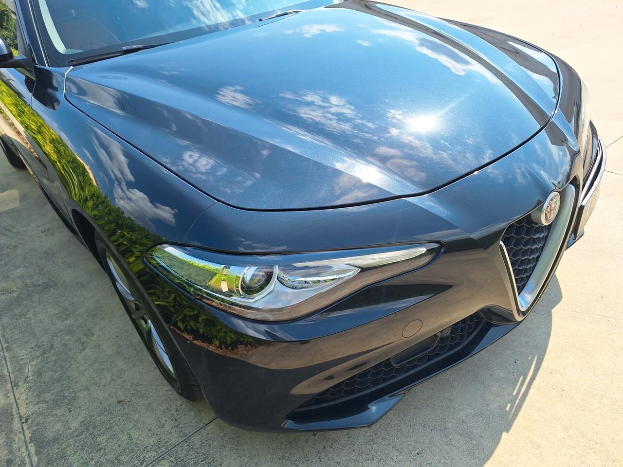 Alfa Romeo GiuliaDa € 236,00 Al mese