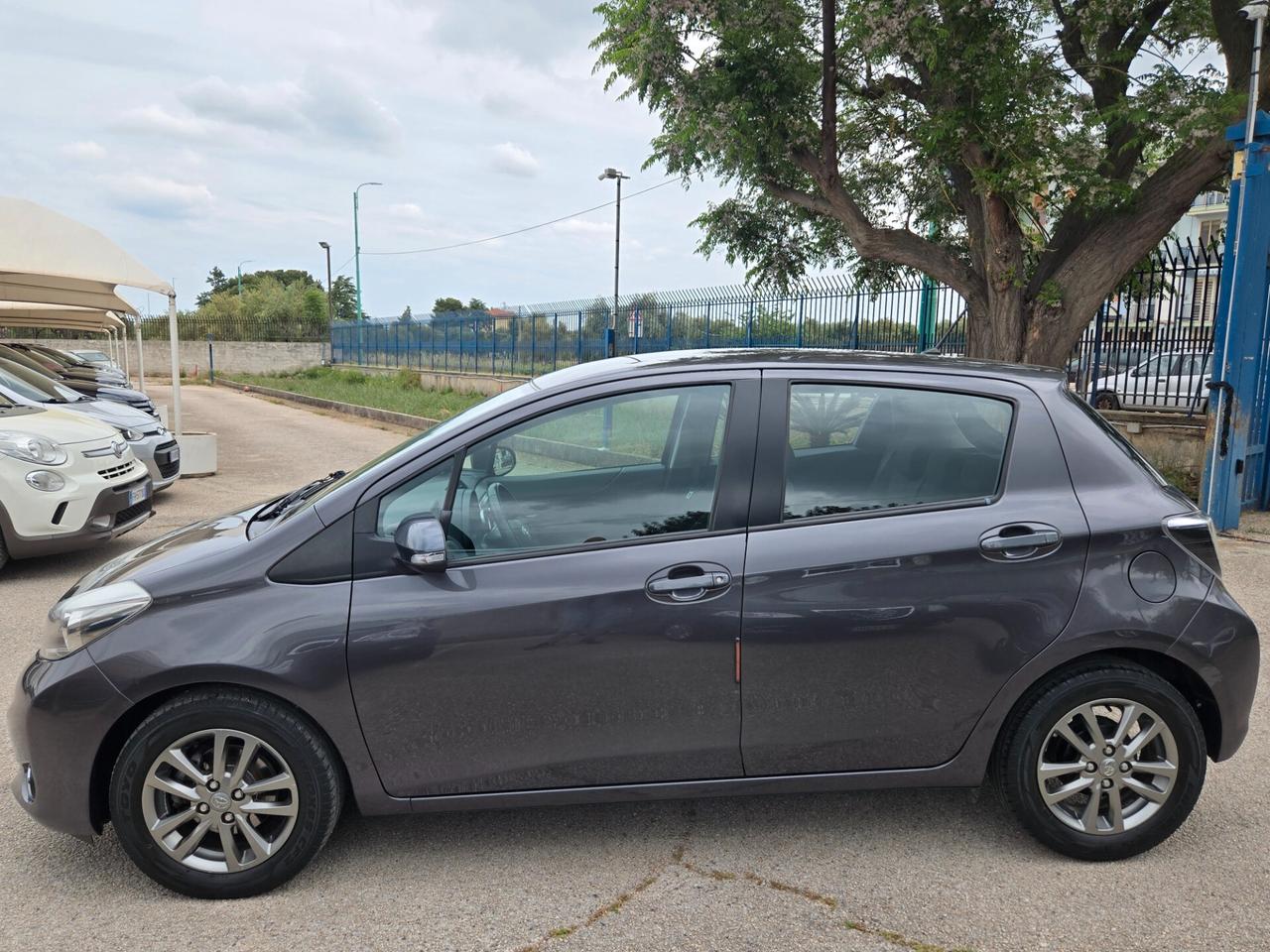 Toyota Yaris 1.0 5 porte Lounge del 2014