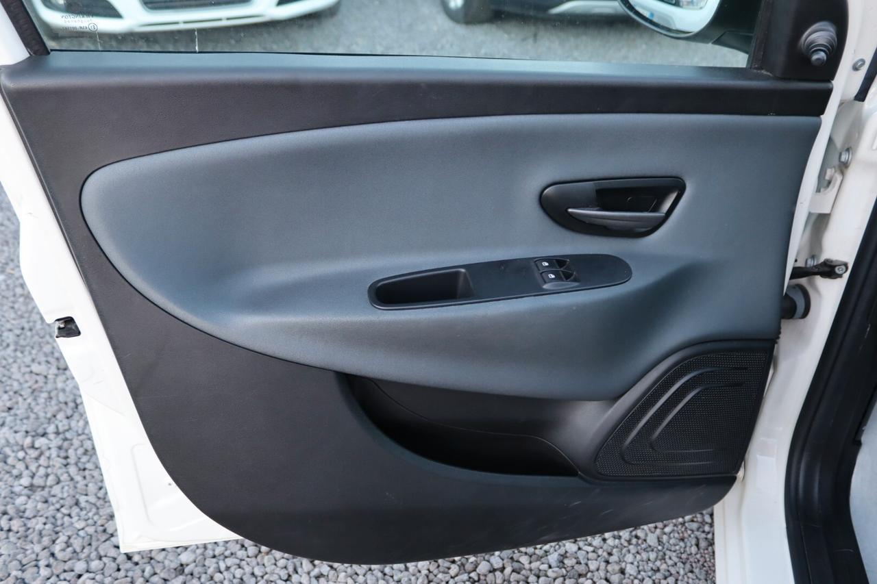 Lancia Ypsilon 1.2 69 CV 5 porte Silver