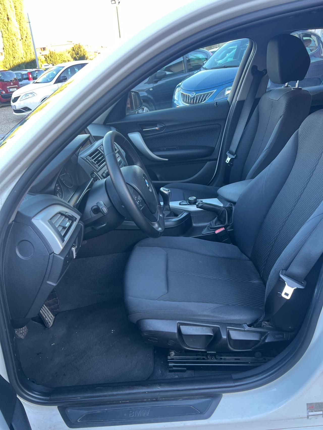 Bmw 116 116i 5p. Unique