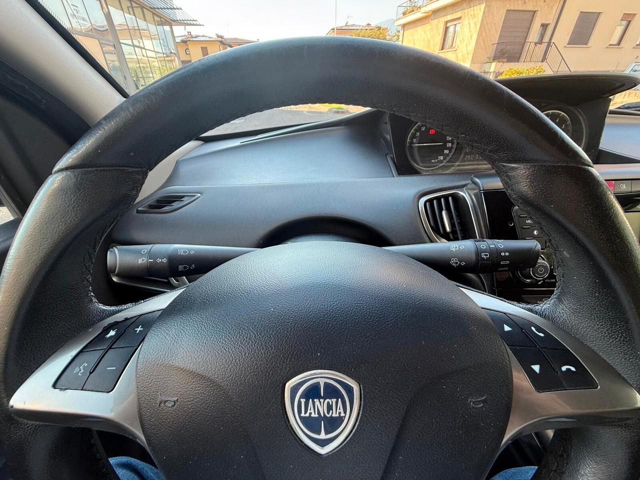 Lancia Ypsilon 1.2 69 CV 5 porte Platinum ***OK NEOPATENTATI***
