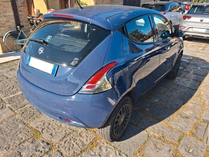 Lancia Ypsilon 0.9 TwinAir 85 CV 5 porte Metano Ecochic