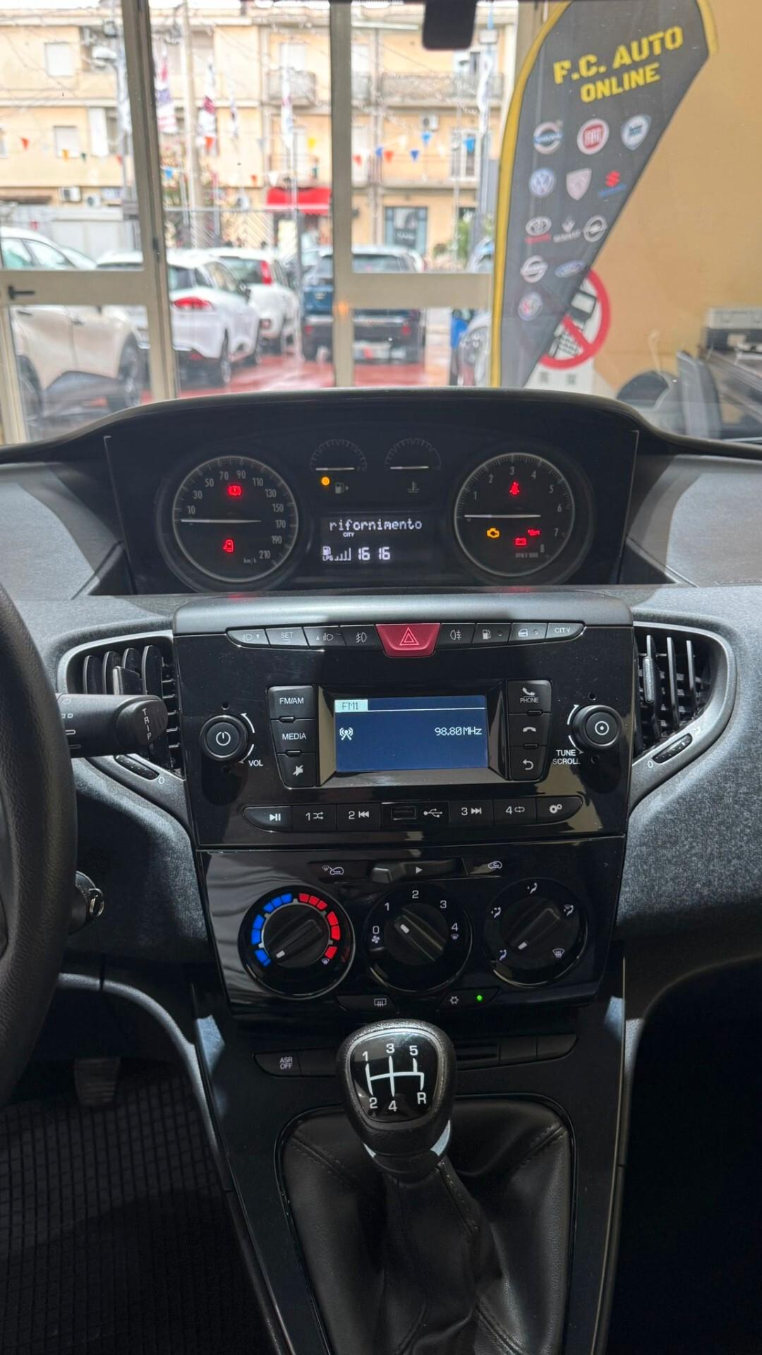 Lancia Ypsilon 1.2 69 CV 5 porte GPL Ecochic Elefantino Blu