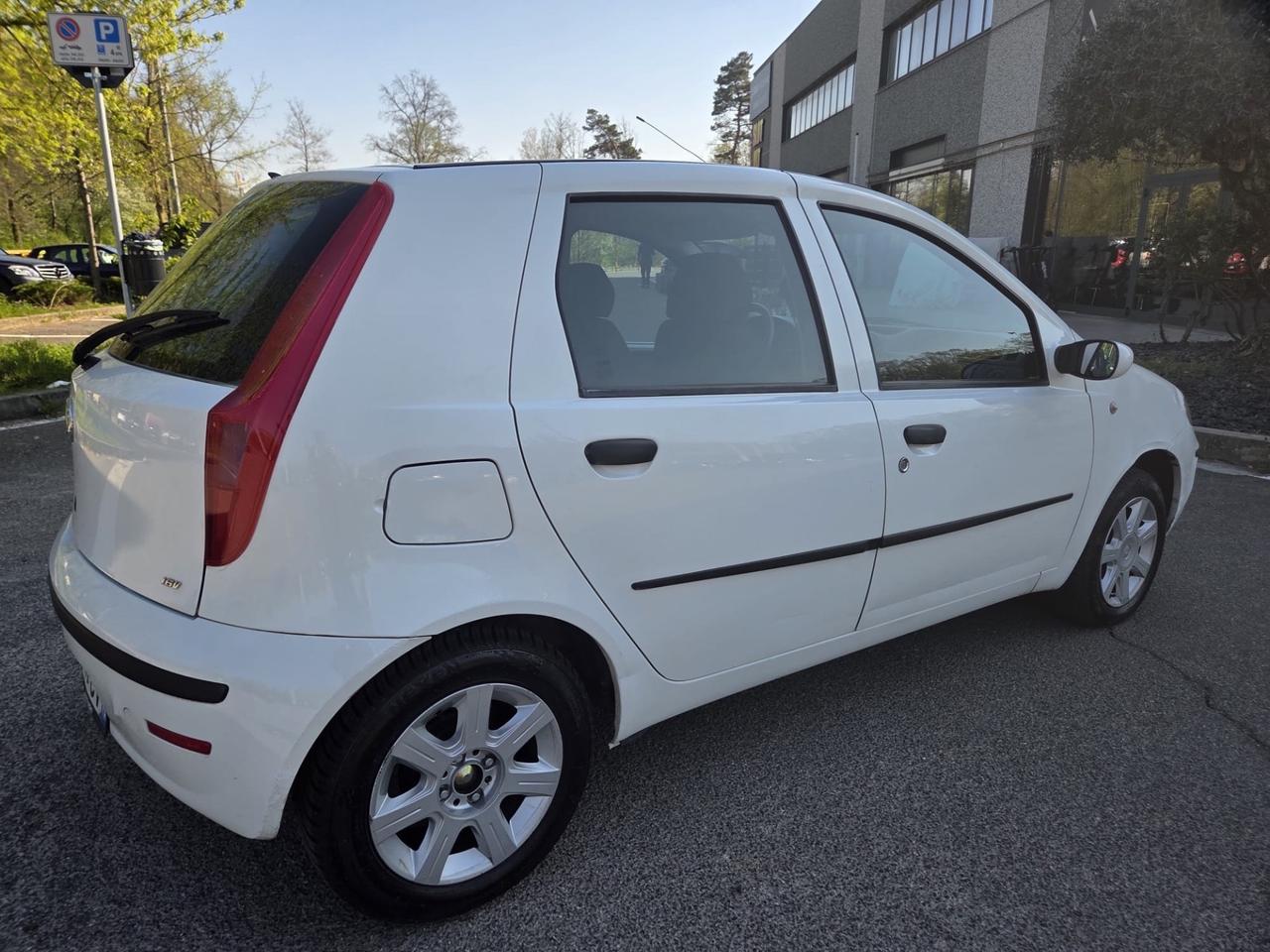 Fiat Punto 1.2 16V 5 porte Emotion* Neo patentati *