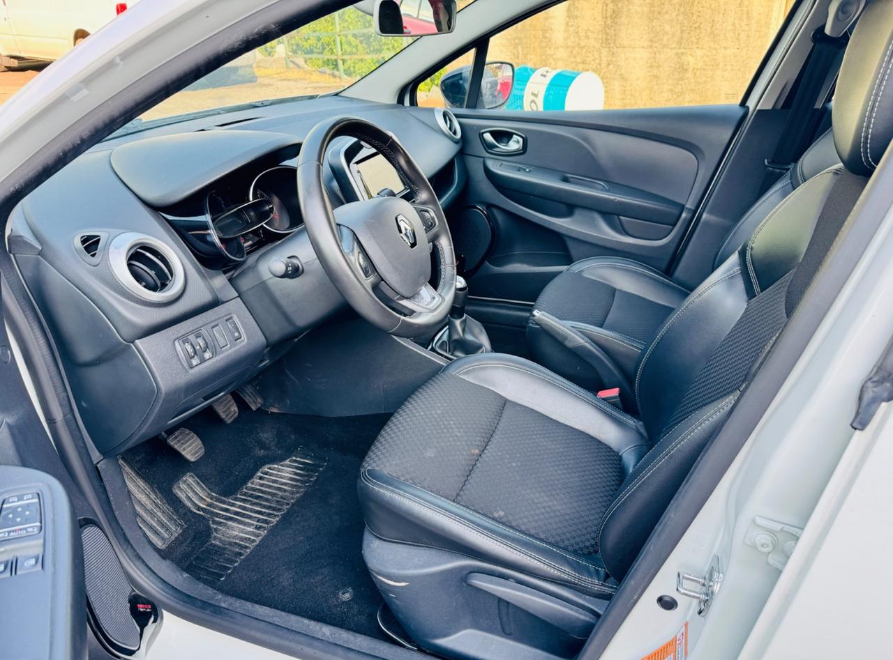 Renault Clio dCi 8V 75 CV 5 porte Moschino Intens N1 Autocarro