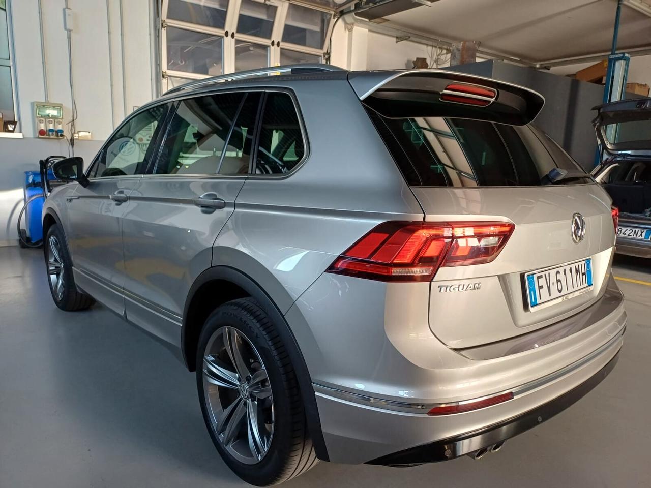 Volkswagen Tiguan 2.0 TDI 150cv DSG 4MOTION R-Line Business